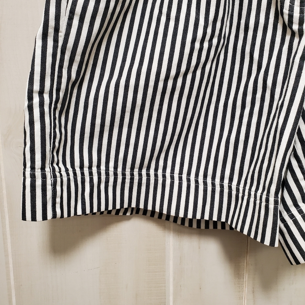 Vintage Izod High Rise Tailored B&W Striped Shorts Size 6 - Picture 8 of 13